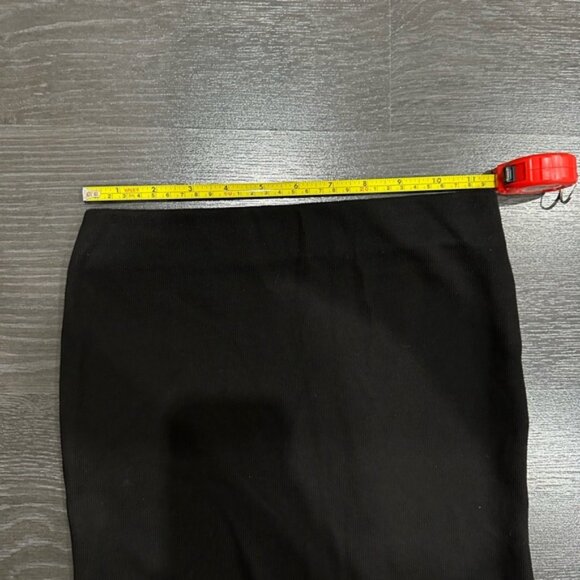 Elegant Black Women's Skirt - Picture 3 of 3